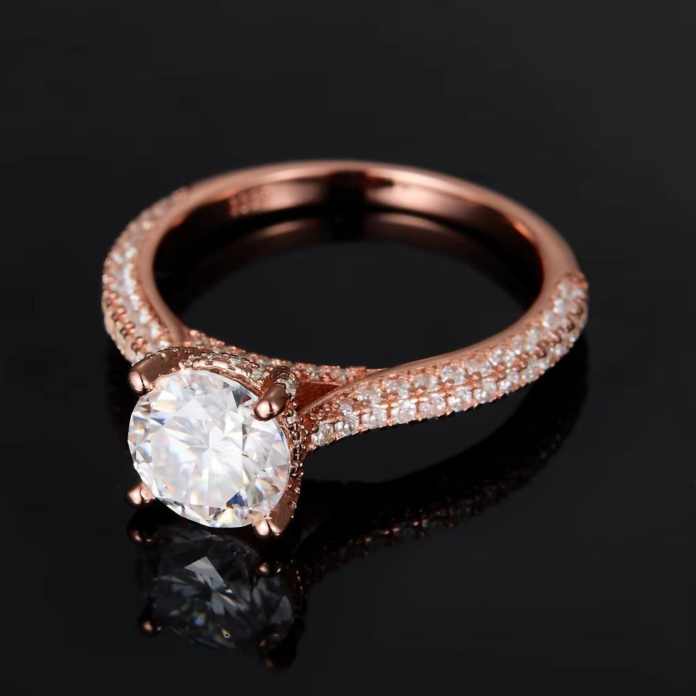 1 CT VVS1 Moissanite Solitaire Ring — 18K Rose Gold